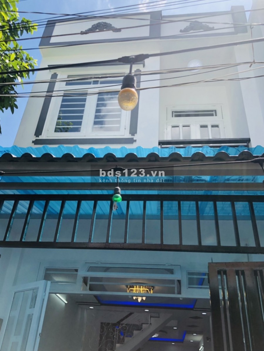 Nhà 1 trệt 1 lầu vị trí đẹp cơ sở hạ tầng đầy đủ ở quận 12