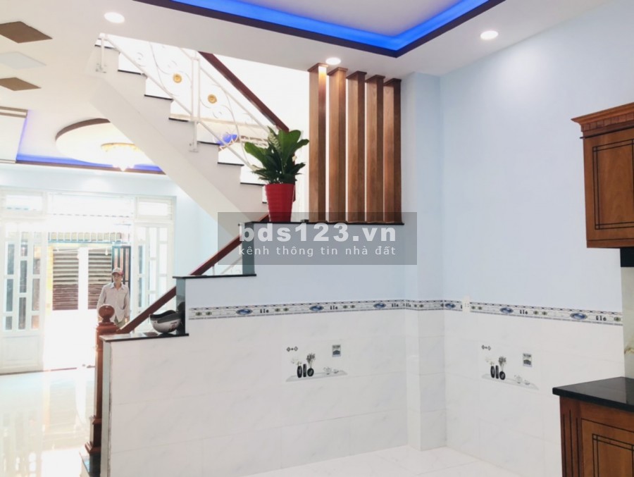 Nhà 1 trệt 1 lầu vị trí đẹp cơ sở hạ tầng đầy đủ ở quận 12