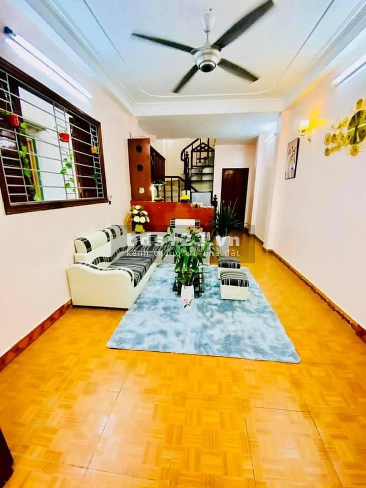 Bán gấp nhà Triều Khúc, Lô góc 3 mặt thoáng, 2,85 Tỷ, cách 5m đường Ô tô, LH: 0913621088.