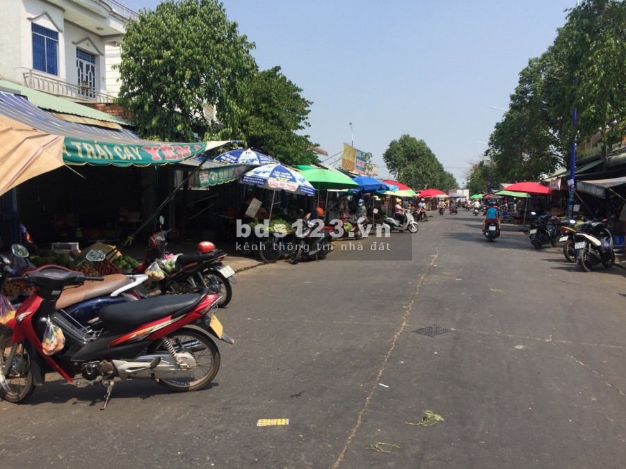 Bán đất không qua môi giới đường nhựa thông chợ ở kdt mới