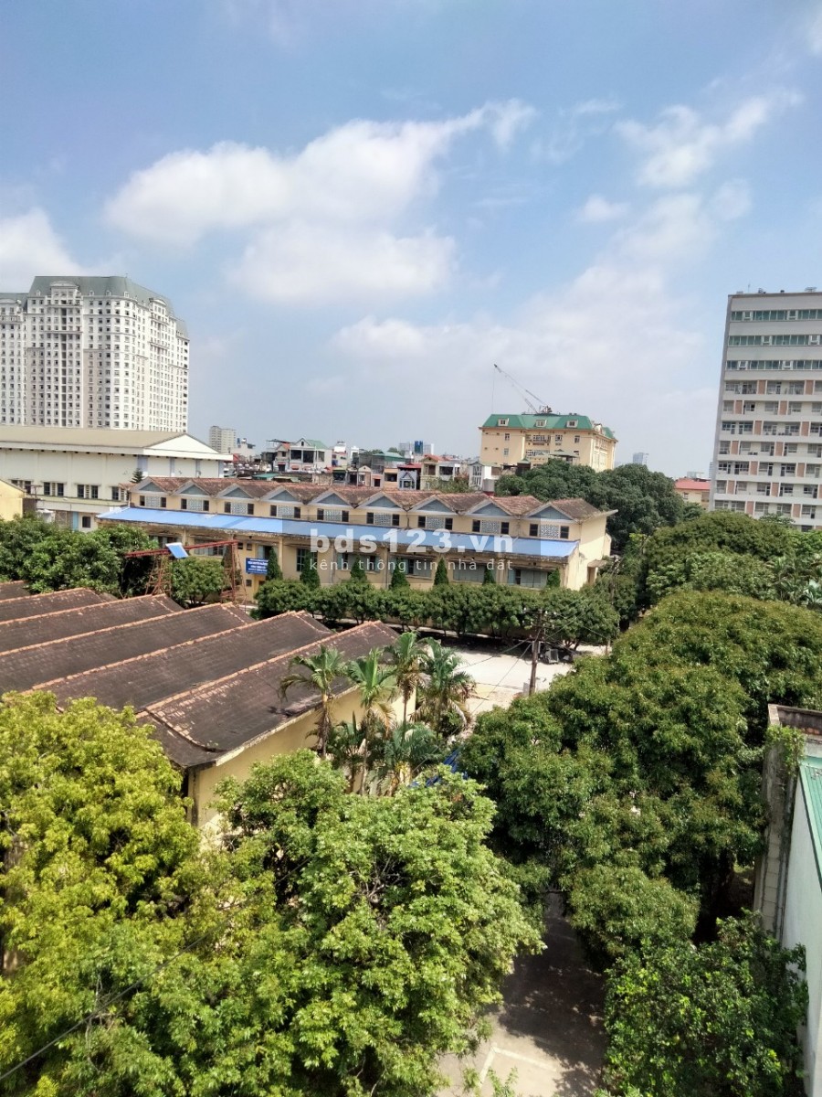Nhà Trần Cung Hoàng Quốc Việt, vài bước ra mặt phố, không có ngoặt nào