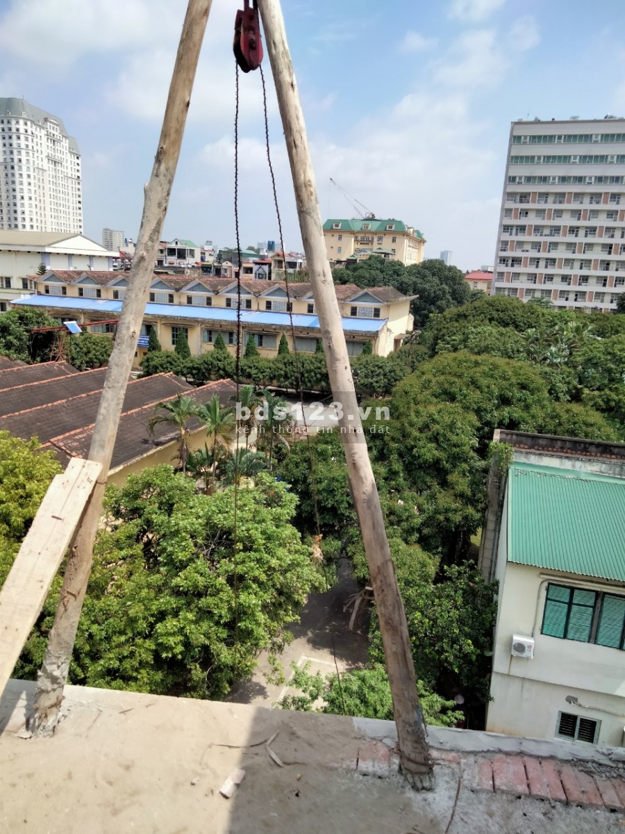 Nhà Trần Cung Hoàng Quốc Việt, vài bước ra mặt phố, không có ngoặt nào