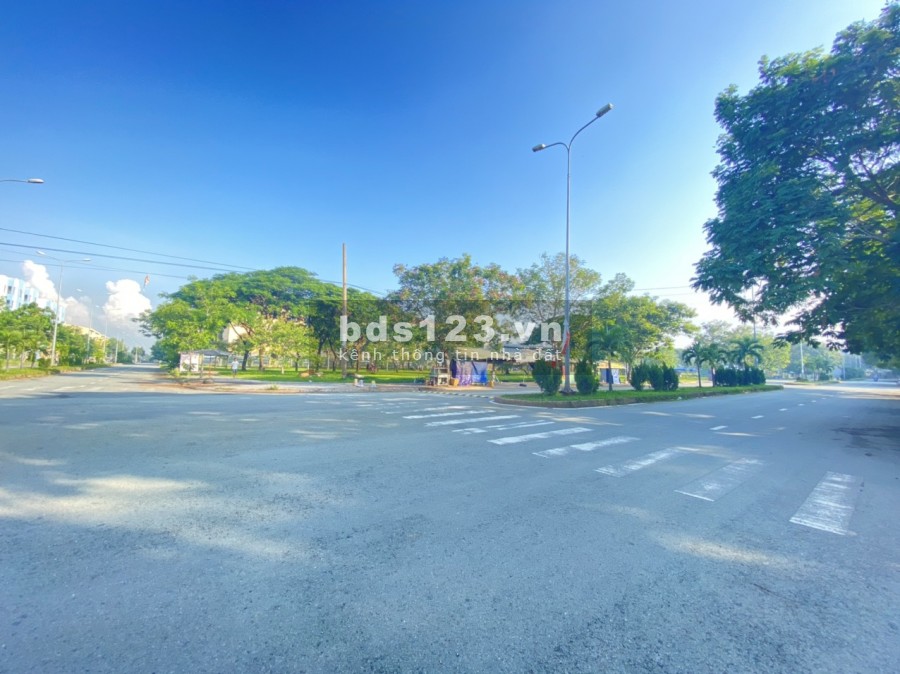 Cần ra nhanh Lô Biệt thự 10x21,8m trong KDC Tân Tạo, cách Tên Lửa 5p