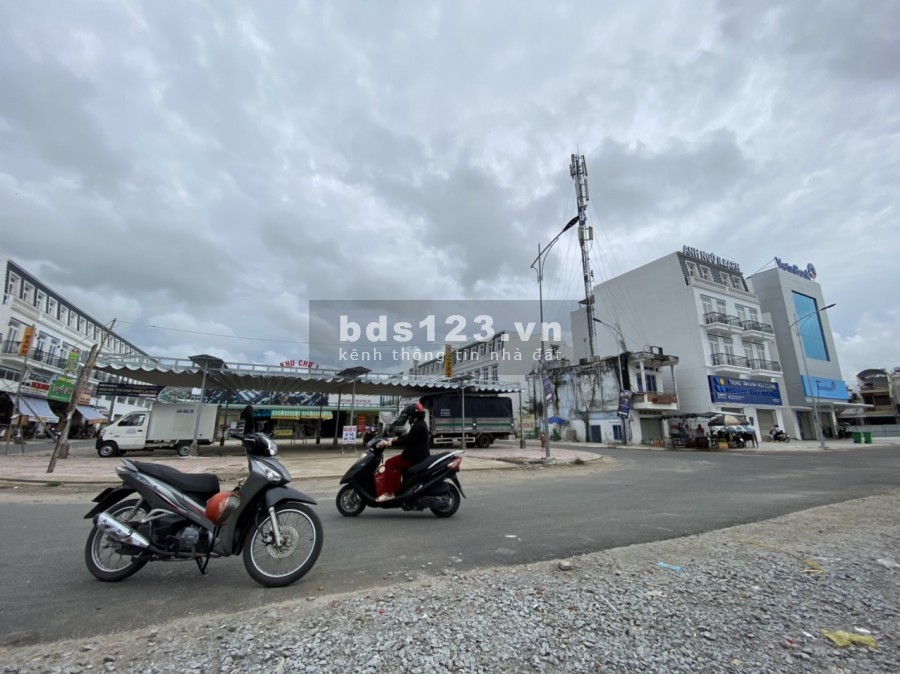 Bán shophouse Thới lai đối diện chợ Thới lai