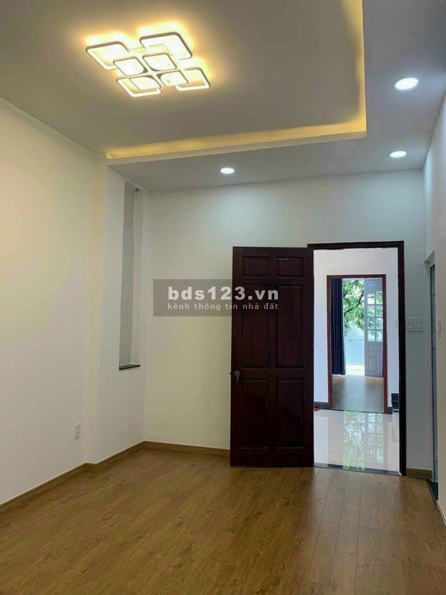 Cho thuê nhà đường Trần Hữu Trang Phú Nhuận, ngay đối diện chợ tiện kinh doanh cửa hàng ăn uống, thực phẩm