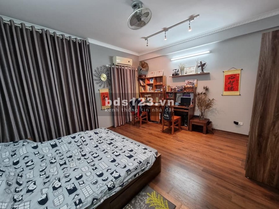 Bán nhà Trương Định, lô góc ngõ nông, cho thuê phòng giá trị cao, dt 40m2x4 tầng, giá 3.2 tỷ