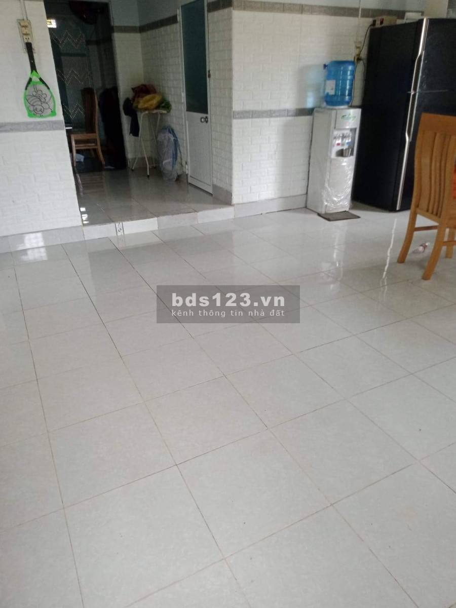 Cần bán gấp lô đất tặng nhà cấp 4 còn mới ngay đầm thủy triều