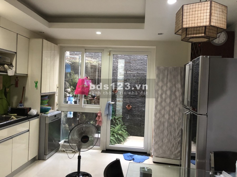 Cần bán gấp nguyên căn đúc kiên cố, giá 13.5 tỷ, còn mới nguyên