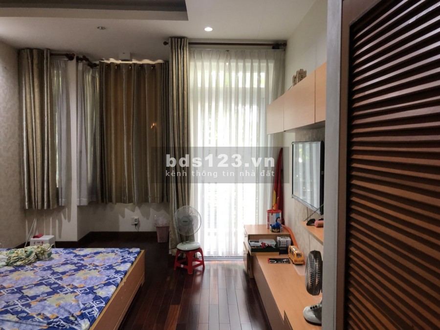 Cần bán gấp nguyên căn đúc kiên cố, giá 13.5 tỷ, còn mới nguyên