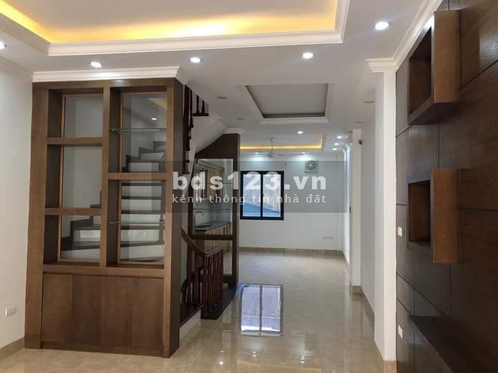 Tôi cần bán nhà Cầu Giấy DT 52m x 5 Tầng, mt: 4M. ô tô kinh doanh, gần phố nhà mới