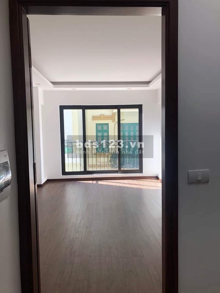 Tôi cần bán nhà Cầu Giấy DT 52m x 5 Tầng, mt: 4M. ô tô kinh doanh, gần phố nhà mới
