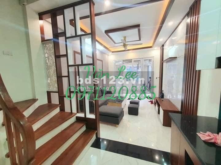 Hoàng Mai có nhà bán chỉ 3 tỷ, có nhà 35m, ô tô đỗ cửa, sổ riêng