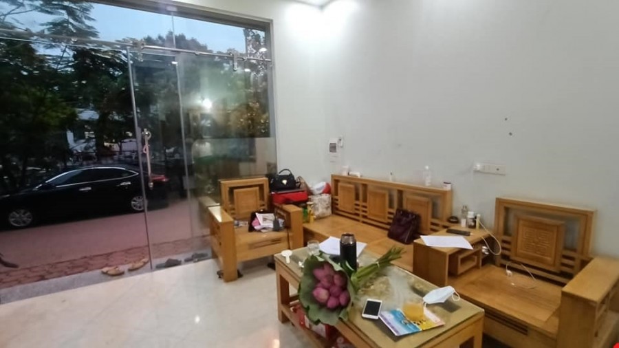 Mặt phố đống đa, dt 35M2, 4 tầng, mặt tiền rộng, 6.7 tỷ, ô tô tránh, đỗ cửa kinh doanh đỉnh