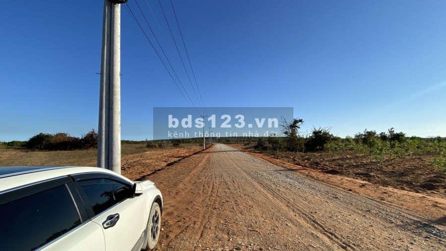Bán lô đất mặt tiền 8m nằm trong khu trang trại sát đường DT716 giá cực mềm cho khách đầu tư