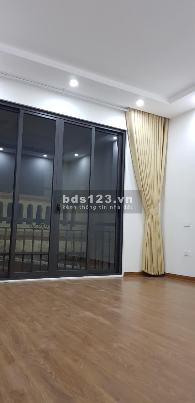 Bán nhà, Cổ Nhuế, 5 tầng, Mặt tiền rộng, mới kính koong, nhỉnh 3 Tỷ