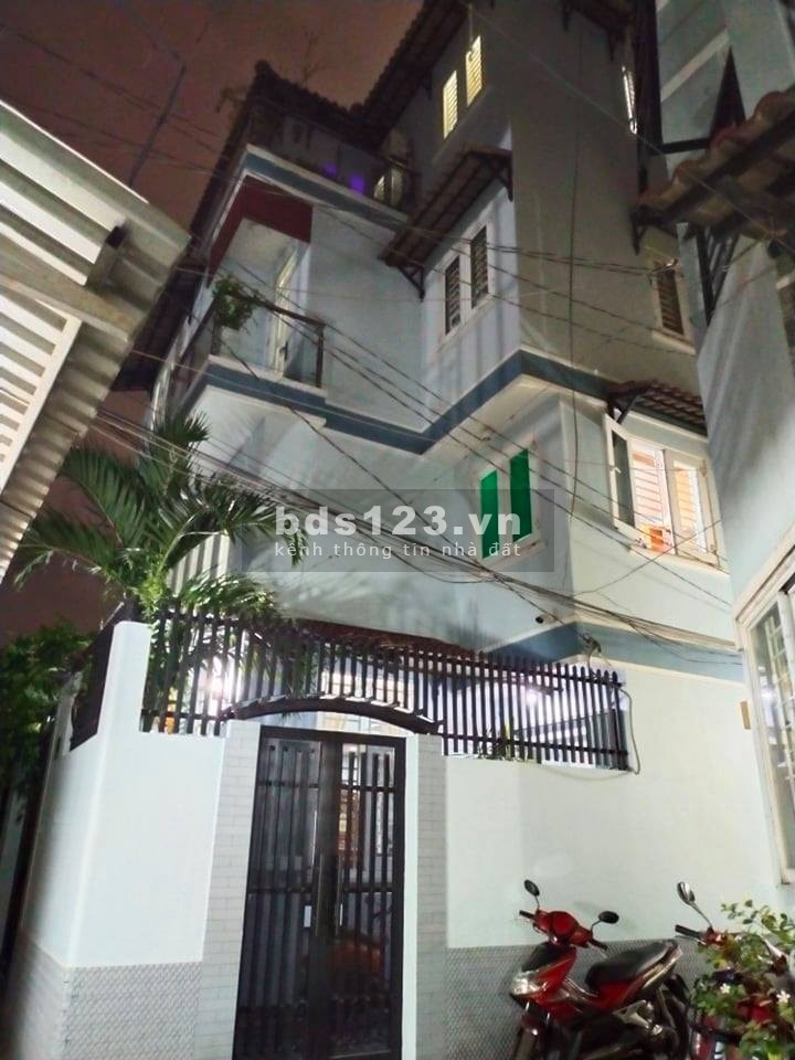 Bán nhà tại đường Lê Đình Thám, Quận Tân Quý, nằm tại trung tâm Tân Phú, dt 65m2, giá chỉ 5,45 tỷ