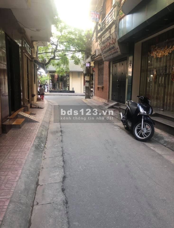 Chính chủ gia đình cần bán nhà số 26 ngõ 93 phố 8/3 ô tô vào nhà