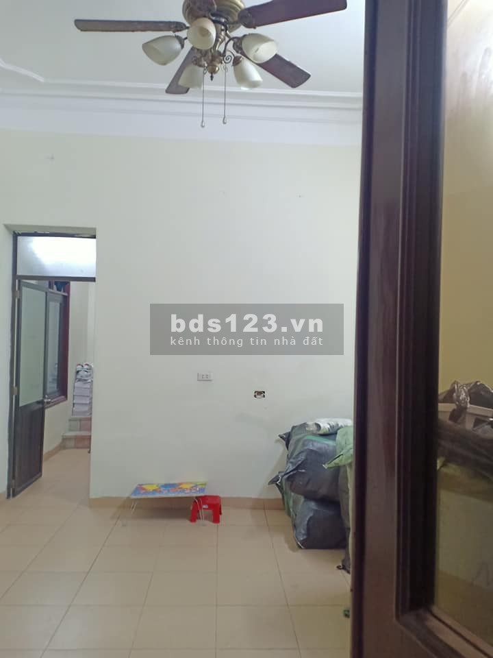 Bán đất tặng nhà Lý Nam Đế, dt 52m2, 3 tầng, giá 8.9 tỷ, lh 092.234.6363
