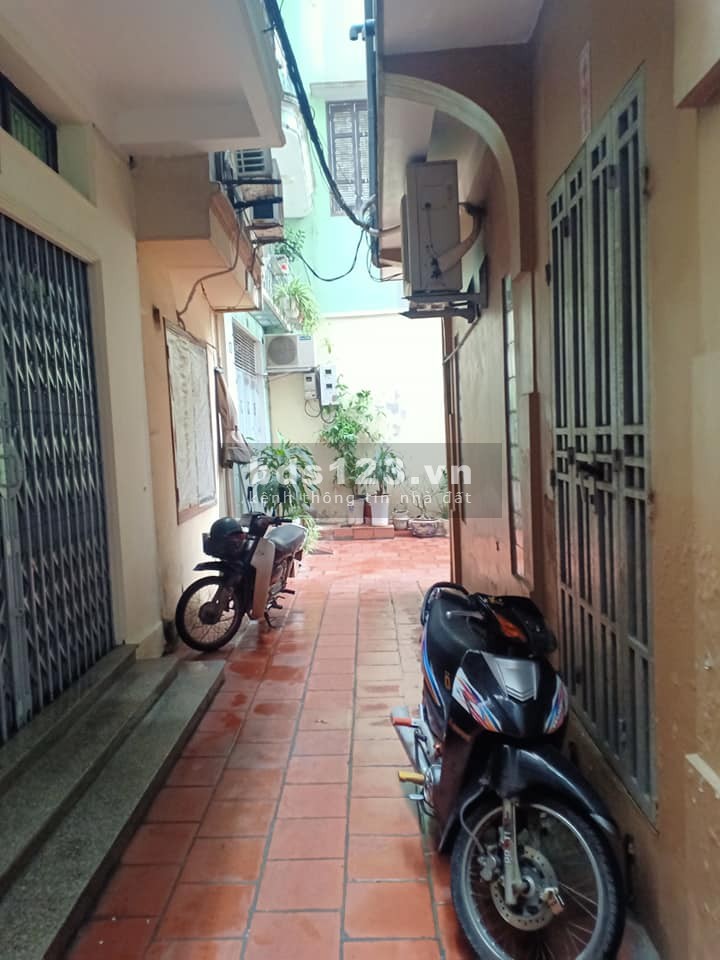 Bán đất tặng nhà Lý Nam Đế, dt 52m2, 3 tầng, giá 8.9 tỷ, lh 092.234.6363