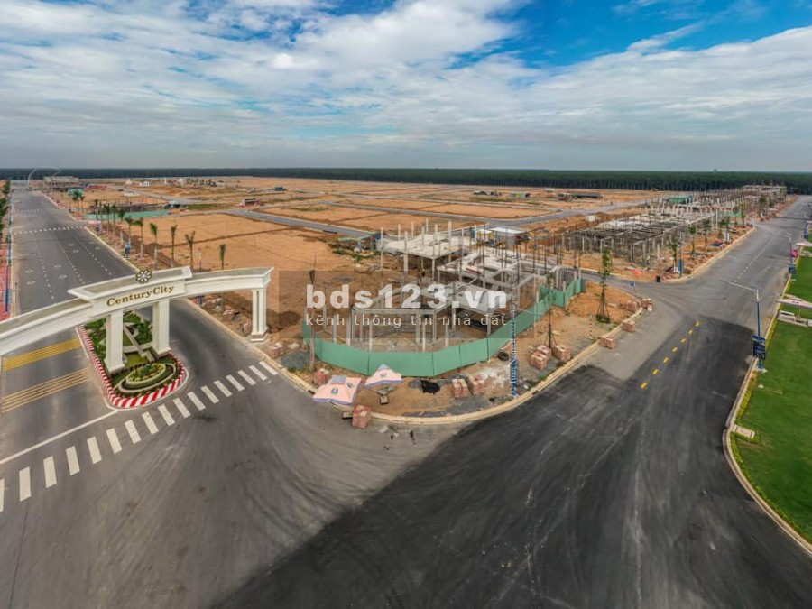 Bán đất ngay cửa ngõ sân bay Quốc tế giá đối diện trường học