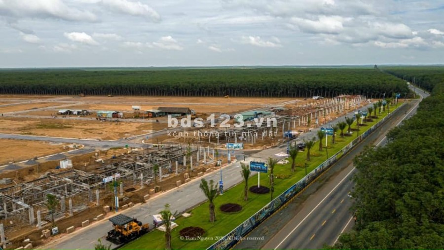 Bán đất ngay cửa ngõ sân bay Quốc tế giá đối diện trường học