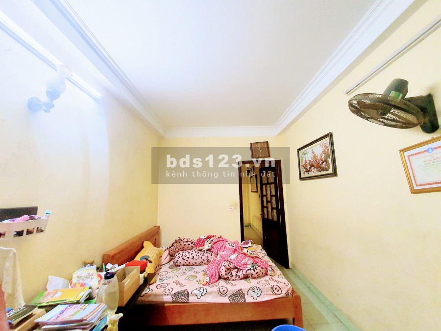 Hoàng Mai bán nhà cổ điển kiểu tự xây, dt 35m2, 5 tầng đúc, giá 2.75 tỷ