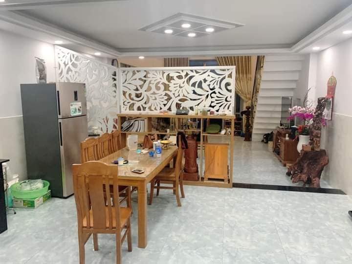 Bán Nhà Trần Thái Tông 57M 5T 4 mt chỉ 5.9 tỷ, kinh doanh, ô tô ngủ trong nhà