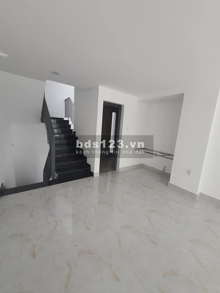Bán Nhà Phố Trung Tâm Quận Gò Vấp. DT: 66m2. LH: 0932155399.