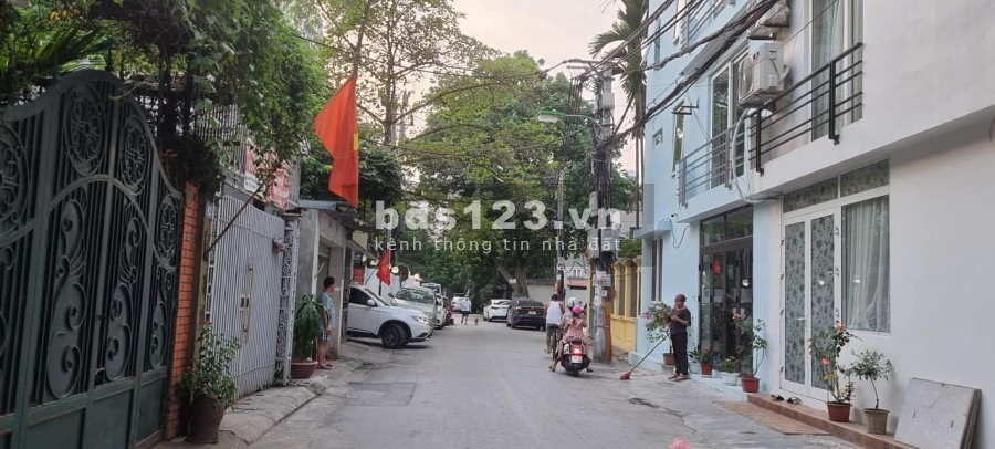 Nhà đẹp phố Hai Bà Trưng, dt 50m2, 5 tầng, mt 5, vài bước ra…
