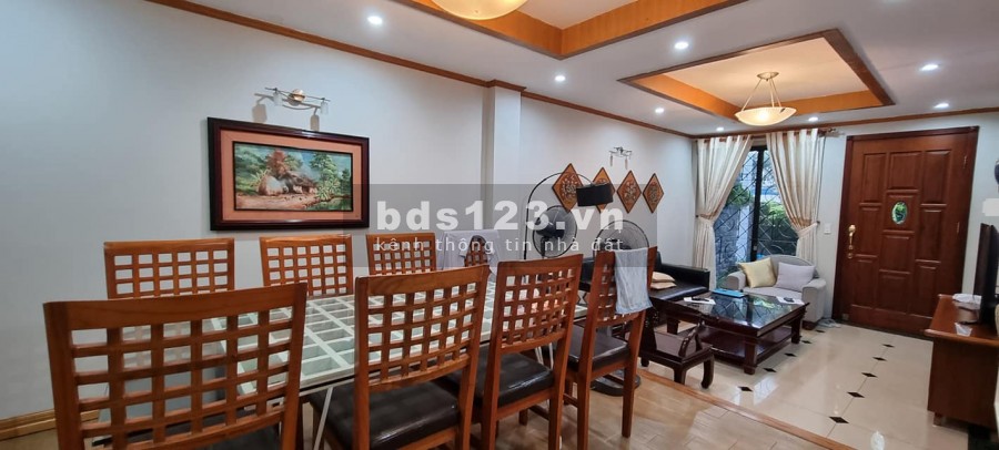 Nhà đẹp phố Hai Bà Trưng, dt 50m2, 5 tầng, mt 5, vài bước ra…