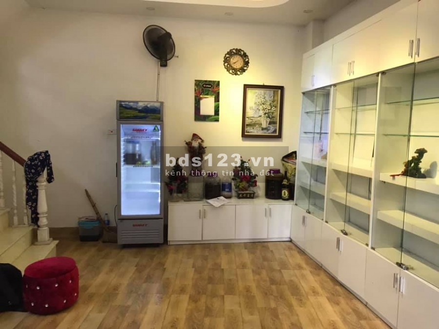Quận Hoàng Mai nhỉnh 3 tỷ, vị trí. đẹp, vị trí đẹp, ô tô đổ cửa, ngõ thông, kinh doanh tốt, mt 5.8m