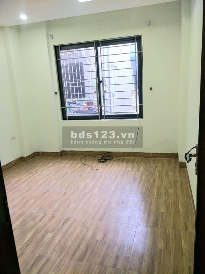 Nhà Đẹp Triều Khúc ngõ 3 bánh tránh gần hồ dt 35m, 4 tầng, giá 3,35 tỷ