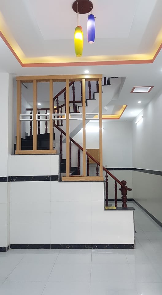 Nhà trệt lầu Bà Điểm- Nguyễn Thị Sóc hẻm xe hơi thông, dt 4x14