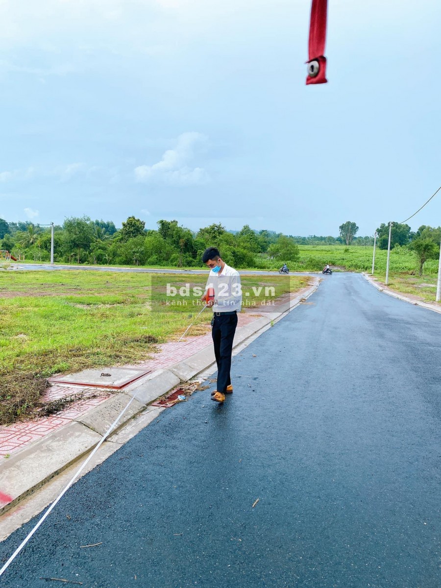 Đất đẹp nằm kế bên khu du lịch sơn tiên sổ riêng thổ cư 100% với giá chỉ 1ty2