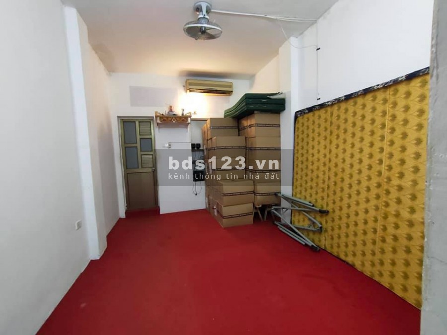 Bán gấp nhà mặt ngõ chợ Khâm Thiên, kinh doanh sầm uất, diện tích 27 m2 giá chỉ 4,6 tỷ
