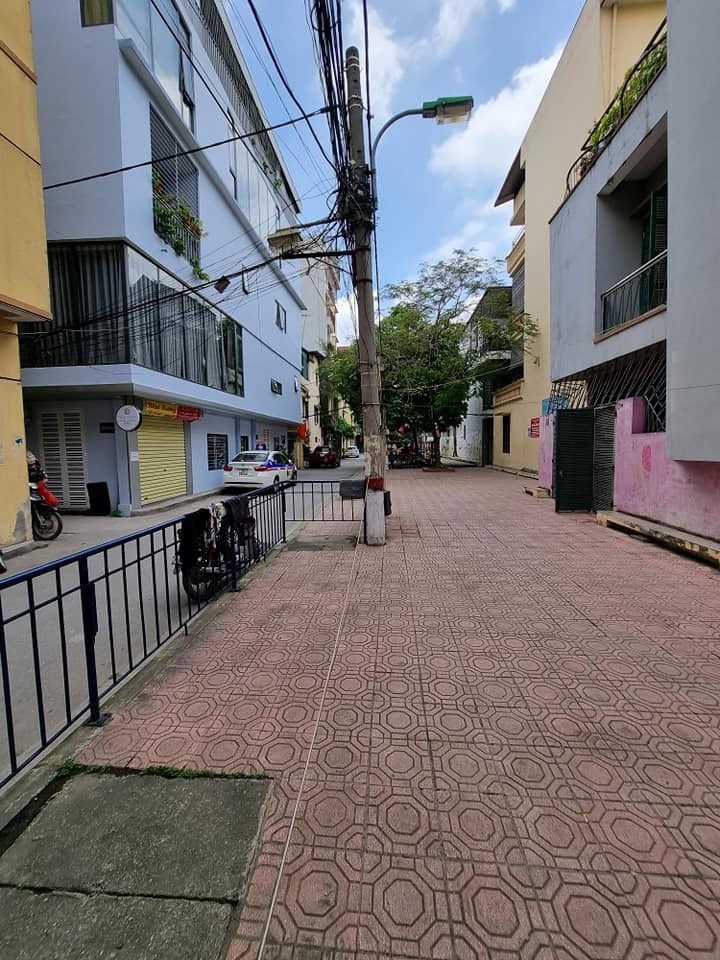Nhà 110m2 ga ra ô tô kinh doanh phố Hoa Bằng Yên Hòa Cầu Giấy 120 triêu/m2.