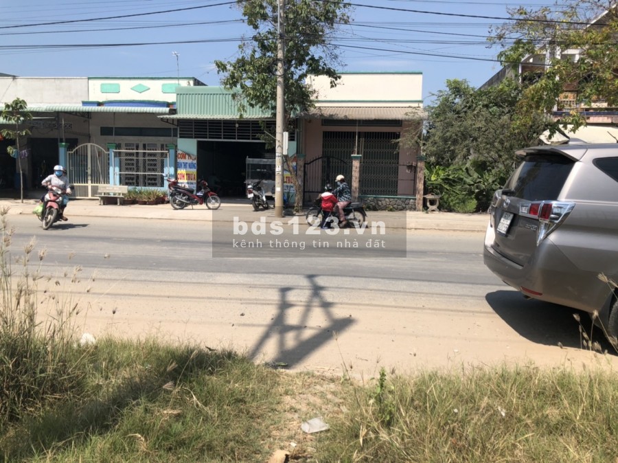 Tôi cần bán lô đất nằm gần Chợ Bình Chánh