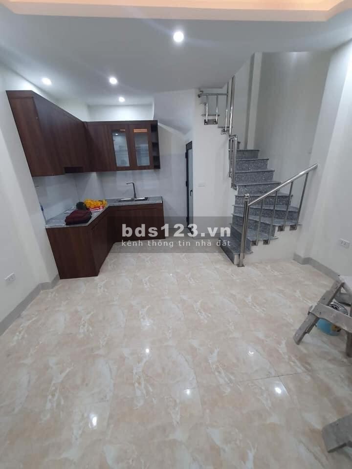 Bán nhà Chính Kinh, ở ngay, 1 nhà ra phố ô tô tránh, giá trị tăng từng ngày 2.6 tỷ