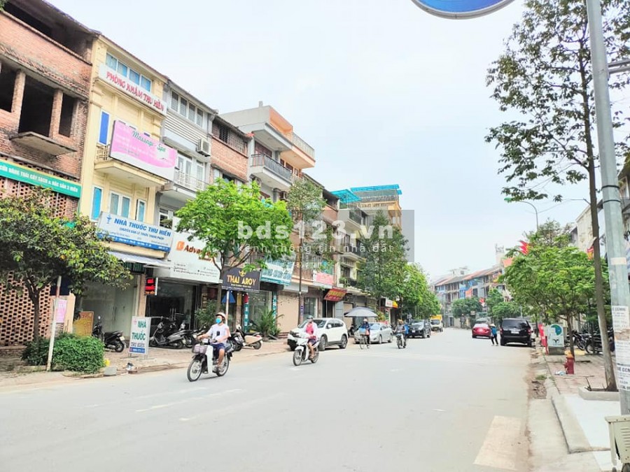 Bán liền kề Tổng cục 5, mặt đường Yên Xá diện tích 60m2 mặt tiền 4m, vỉa hè 5m.