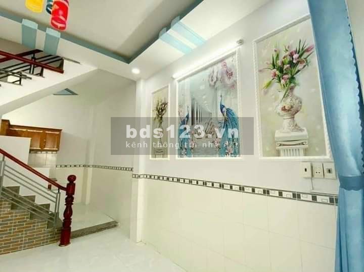 Cần tiền bán gấp nhà hóc môn 52m2 giá 820 triệu, hẻm xe hơi 6m