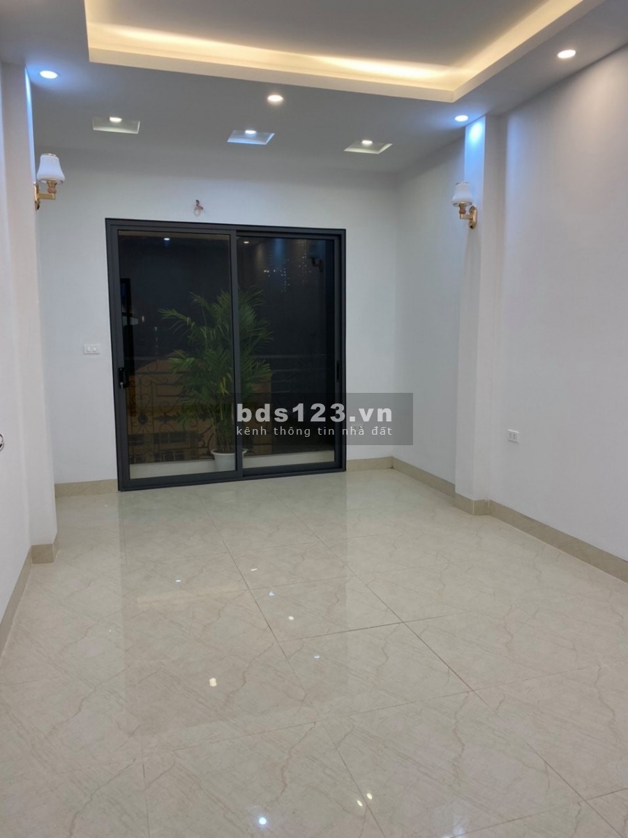 Bán nhà Nguyễn Sơn 52m2 2 mặt thoáng, nhà đẹp, vài bước ra ô tô tránh, giá 4.4 tỷ