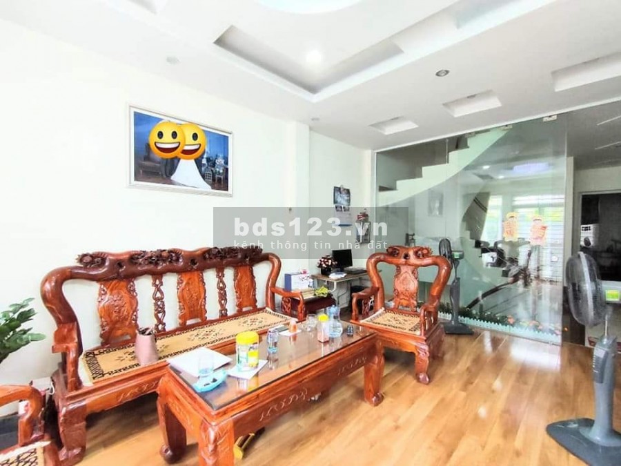 Bán liền kề Tổng cục 5, mặt đường Yên Xá diện tích 60m2 mặt tiền 4m, vỉa hè 5m.