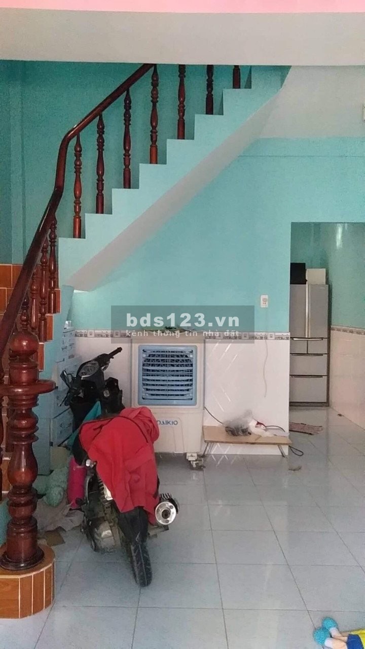 Bán gấp nhà 1 trệt 1 lầu mặt tiền Phan Văn Đối 64m2 giá 900tr, SHR