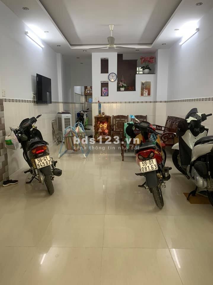 Bán nhà hxh Tân Phú, an ninh gần trường học 80m2 giá 3.6 tỷ.