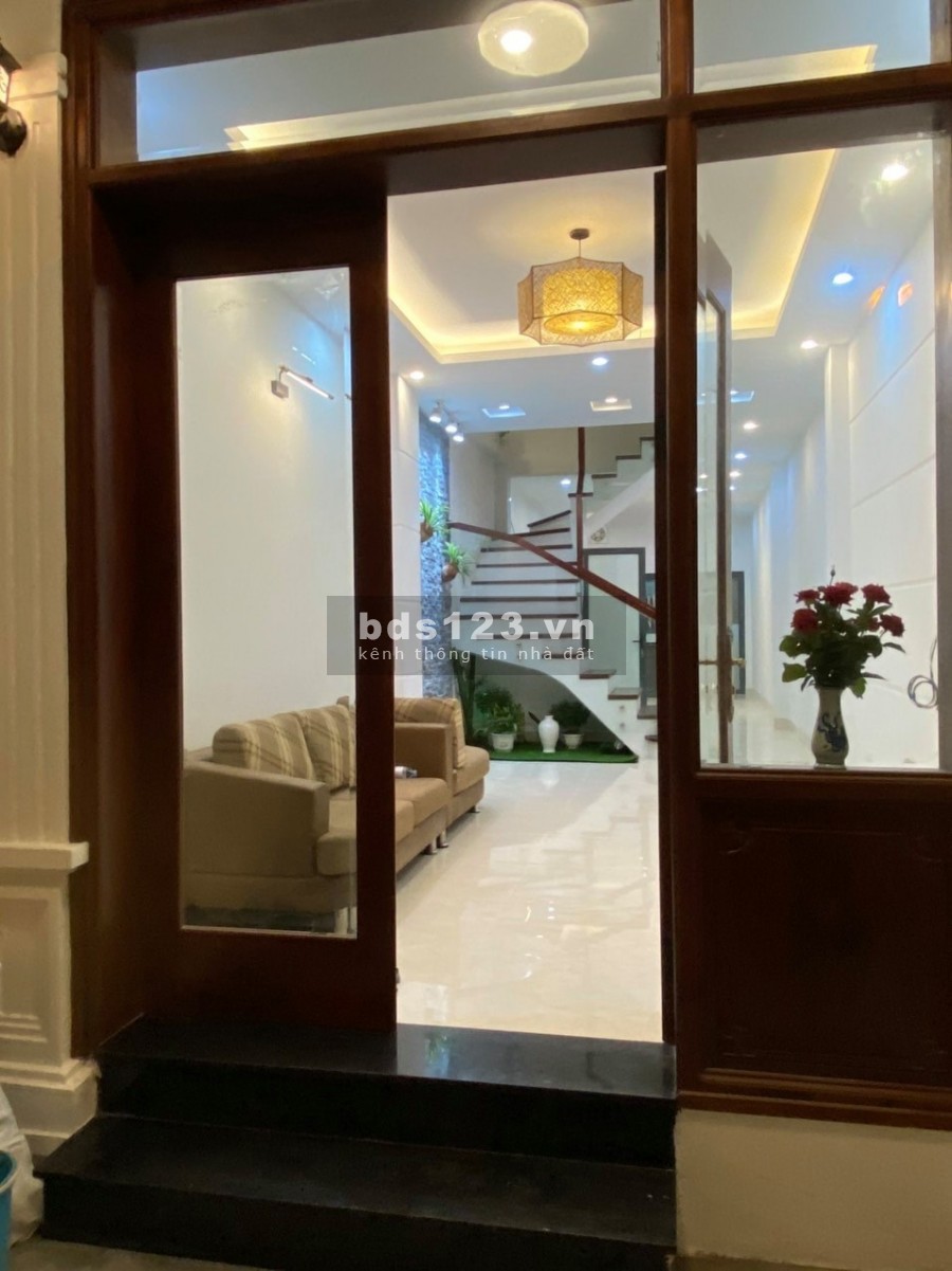 Bán nhà Nguyễn Sơn 52m2 2 mặt thoáng, nhà đẹp, vài bước ra ô tô tránh, giá 4.4 tỷ