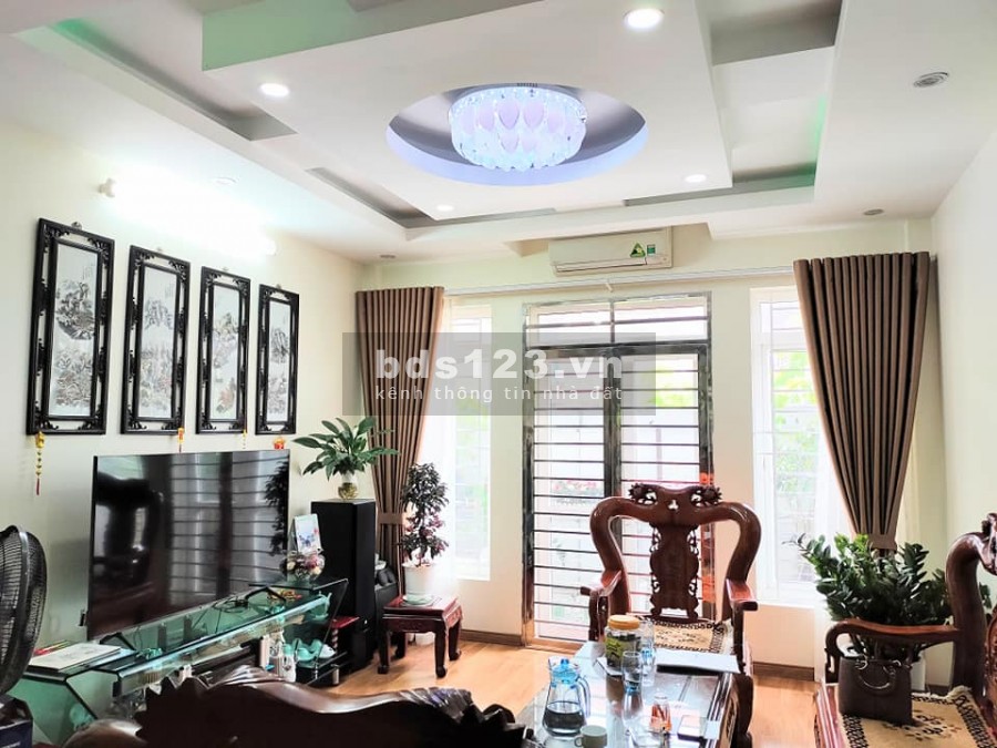Bán liền kề Tổng cục 5, mặt đường Yên Xá diện tích 60m2 mặt tiền 4m, vỉa hè 5m.
