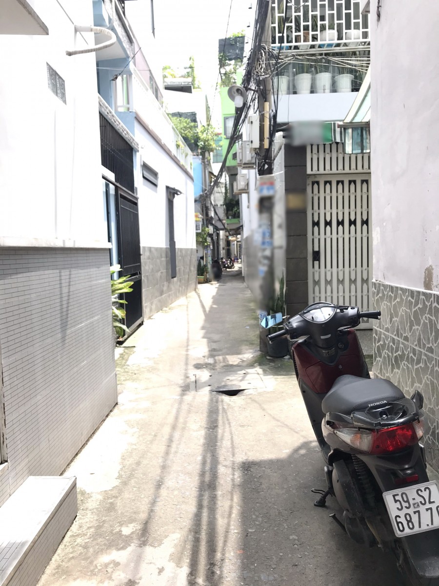 Nhà nhỏ 2 lầu đúc vị trí đẹp hẻm 181 Âu Dương Lân P2 Q8