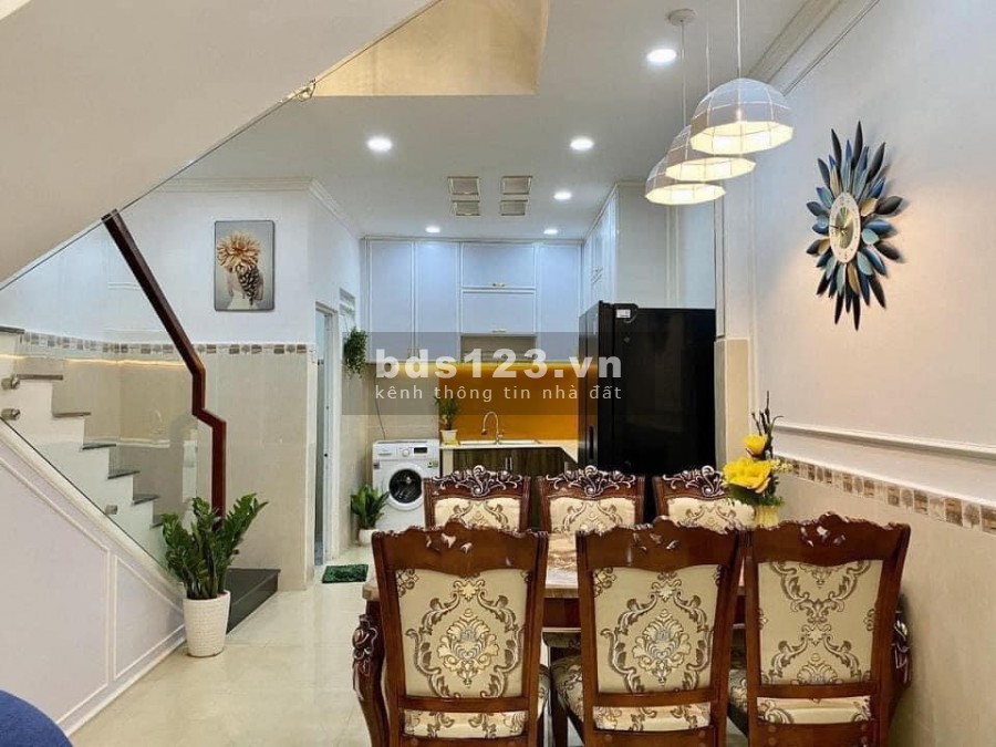 Nhà mặt tiền 3 tầng ngay trung tâm 4 tỷ sỗ sẵn bao sang tên