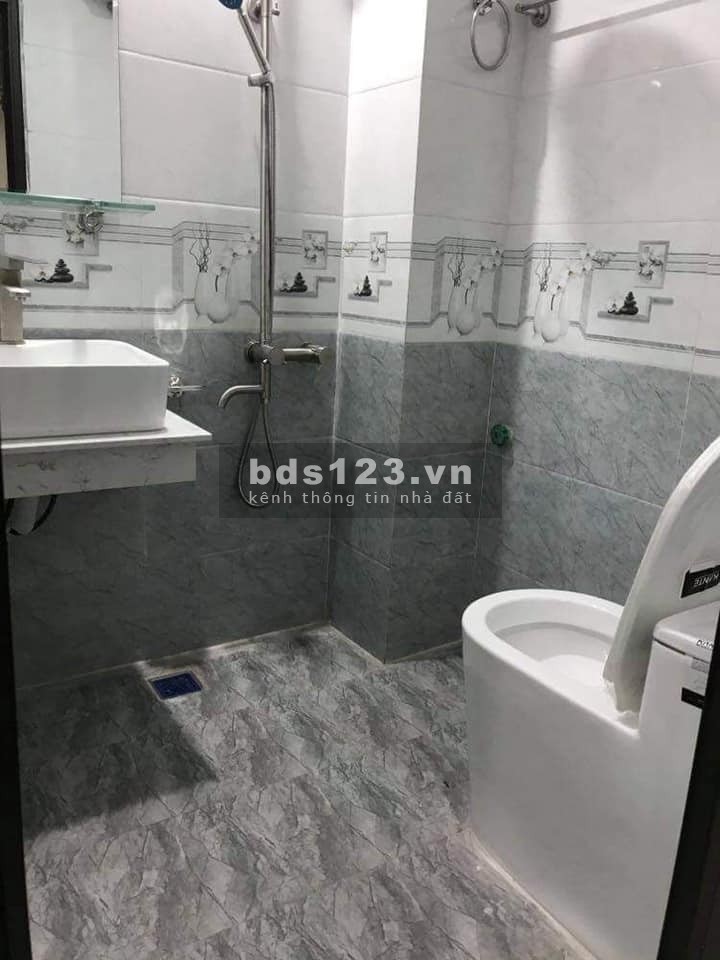Bán nhà Chính Kinh, ở ngay, 1 nhà ra phố ô tô tránh, giá trị tăng từng ngày 2.6 tỷ