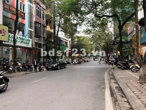 Bán nhà phân lô Huỳnh Thúc Kháng 130m2x4T, MT 10m, Lô góc, Vỉa hè, Ô tô tránh đỗ. Giá 37 tỷ
